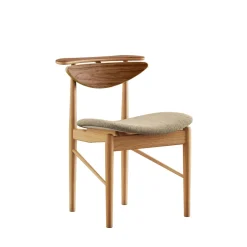 Karmstolen, eg olie/valnød af Finn Juhl