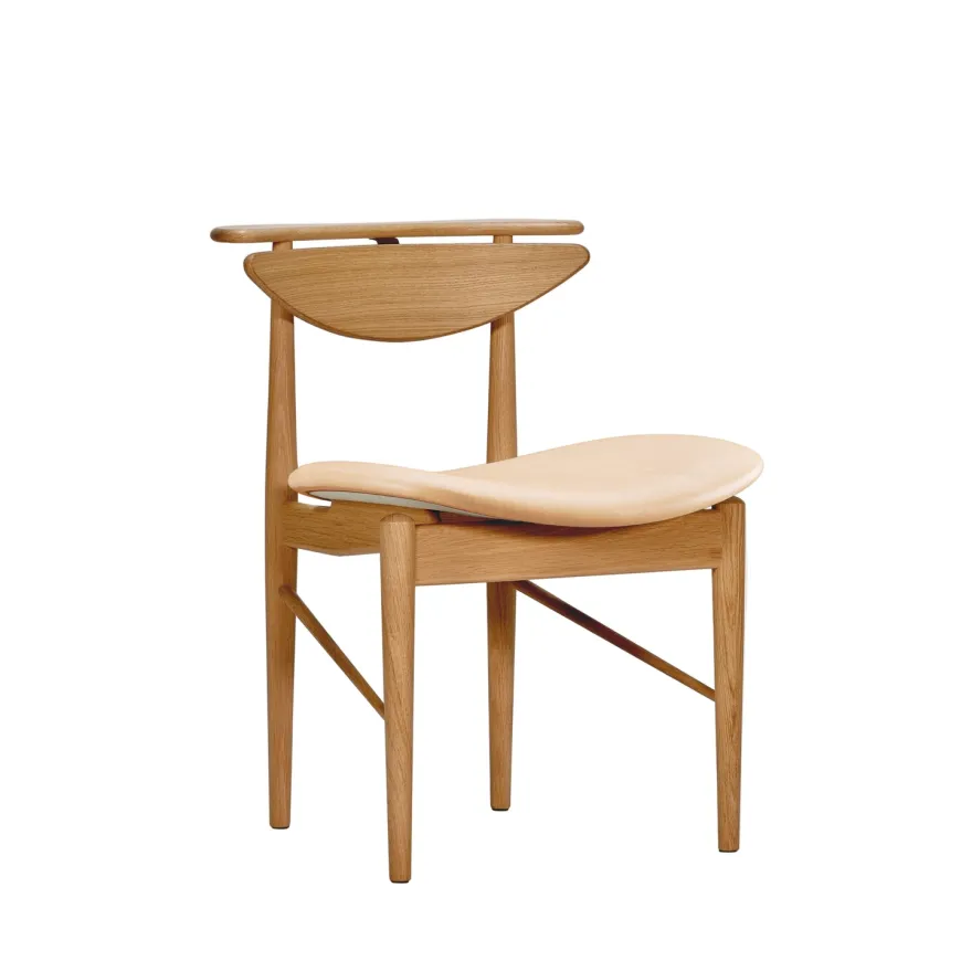 Karmstolen, eg olie/valnød af Finn Juhl