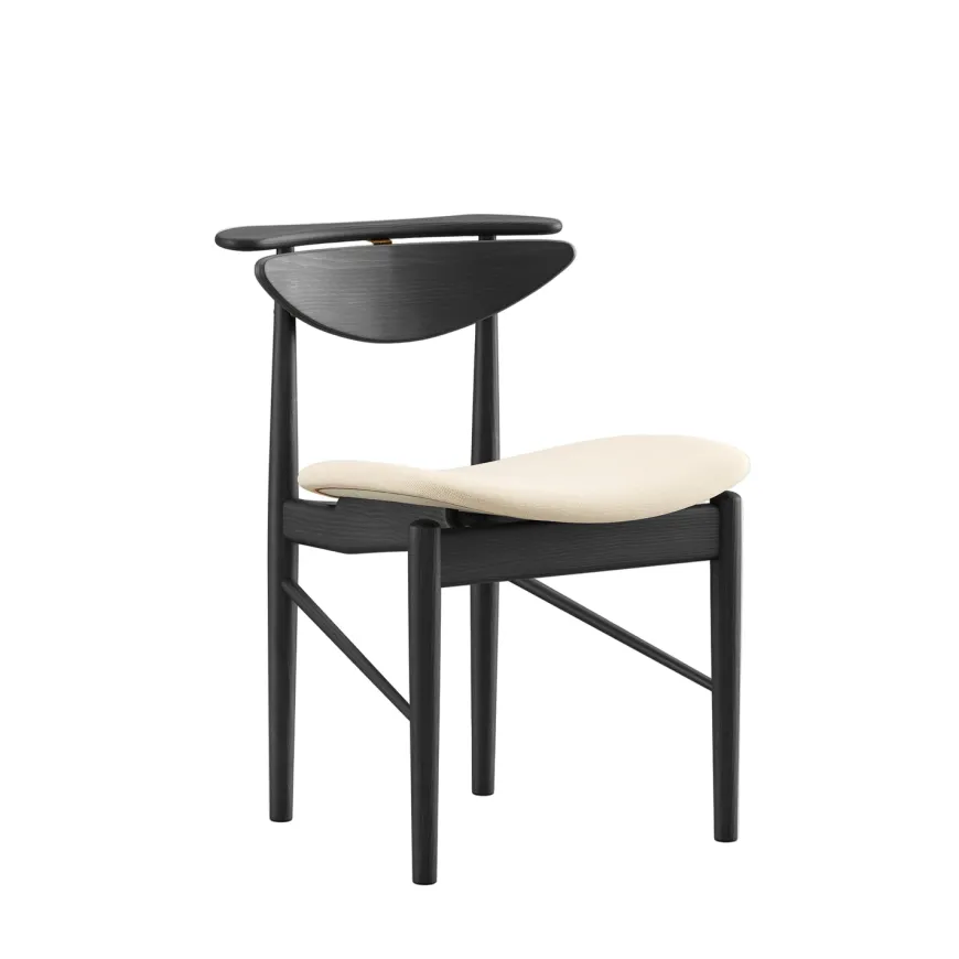 Karmstolen, eg olie/valnød af Finn Juhl