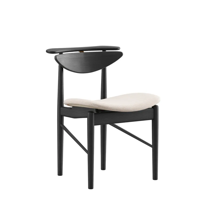 Karmstolen, eg olie/valnød af Finn Juhl