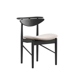 Karmstolen, eg olie/valnød af Finn Juhl