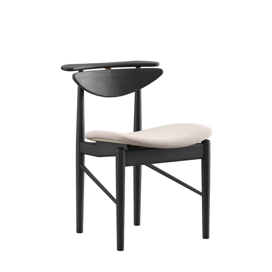 Karmstolen, eg olie/valnød af Finn Juhl