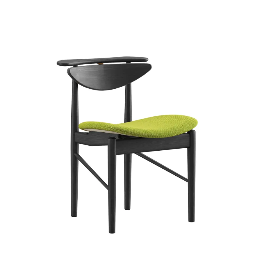 Karmstolen, eg olie/valnød af Finn Juhl