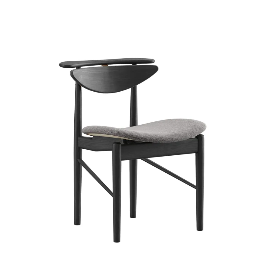 Karmstolen, eg olie/valnød af Finn Juhl