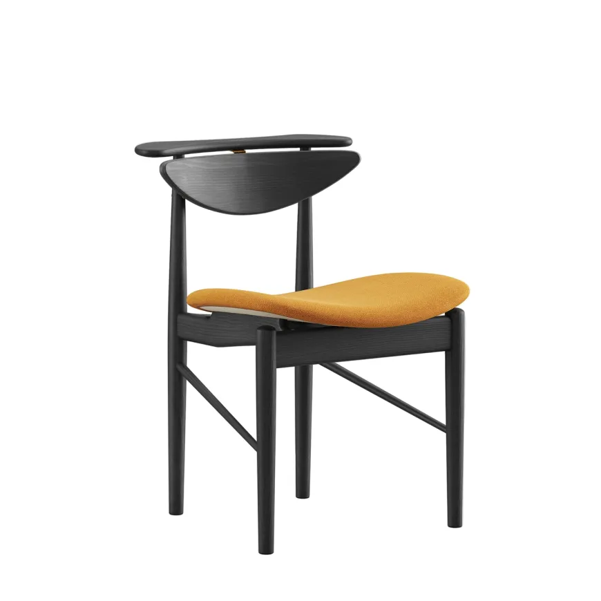 Karmstolen, eg olie/valnød af Finn Juhl