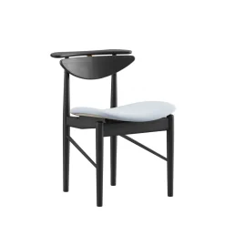 Karmstolen, eg olie/valnød af Finn Juhl