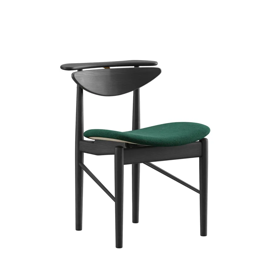 Karmstolen, eg olie/valnød af Finn Juhl