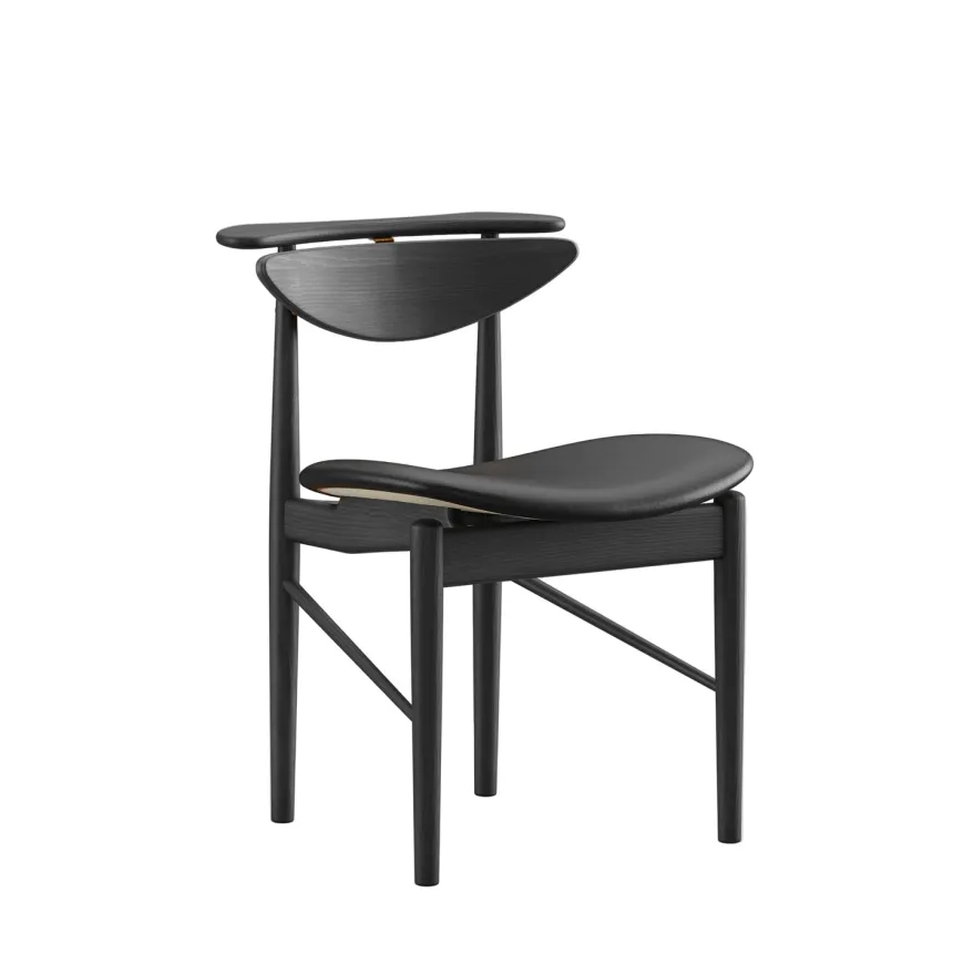 Karmstolen, eg olie/valnød af Finn Juhl