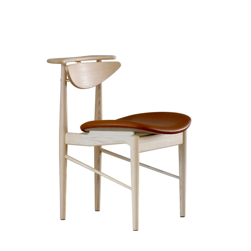 Karmstolen, eg olie/valnød af Finn Juhl