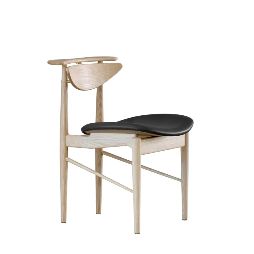 Karmstolen, eg olie/valnød af Finn Juhl