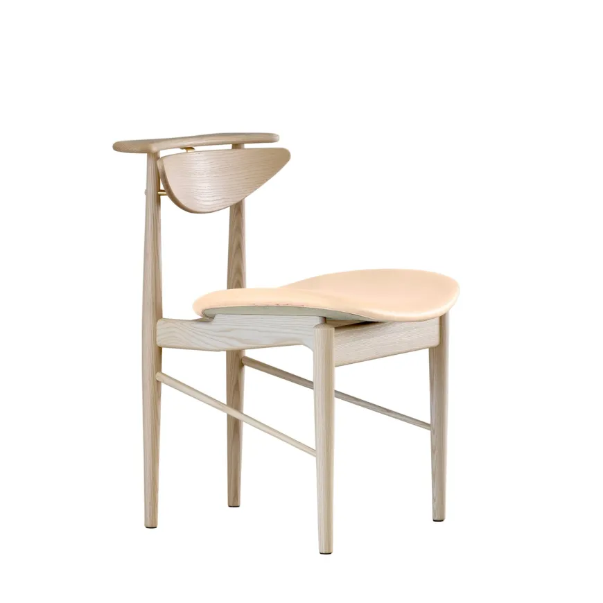 Karmstolen, eg olie/valnød af Finn Juhl