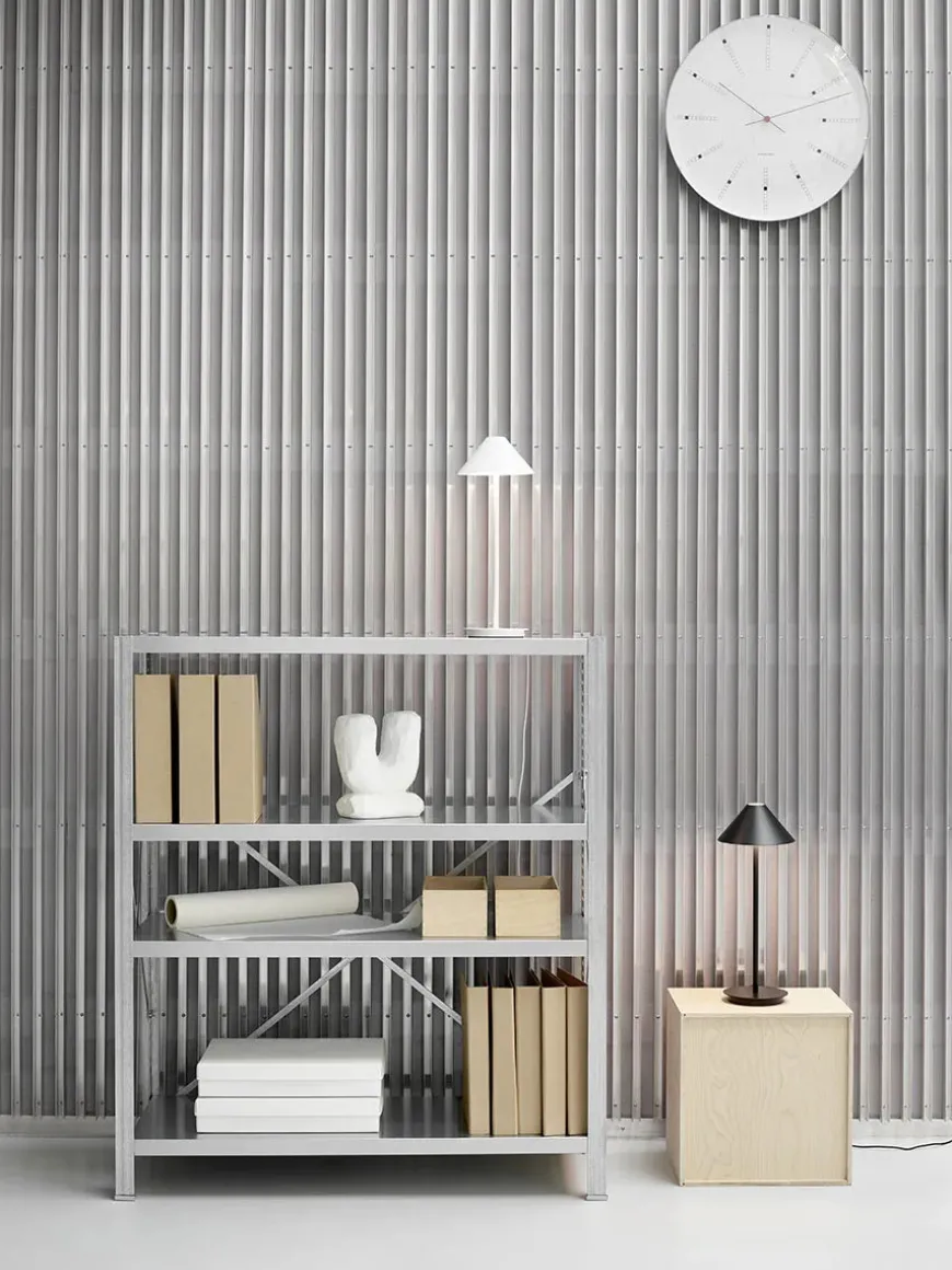 Keglen Bordlampe, black fra Louis Poulsen