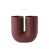 Kink Vase, deep red fra Muuto