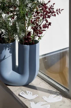 Kink Vase, deep red fra Muuto