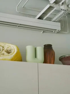 Kink Vase, deep red fra Muuto