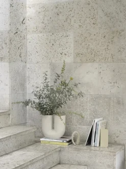 Kink Vase, light blue fra Muuto