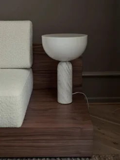 Kizu Bordlampe Large, Grey Marble fra New Works