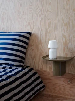 Korpus Shelf, large fra Hay