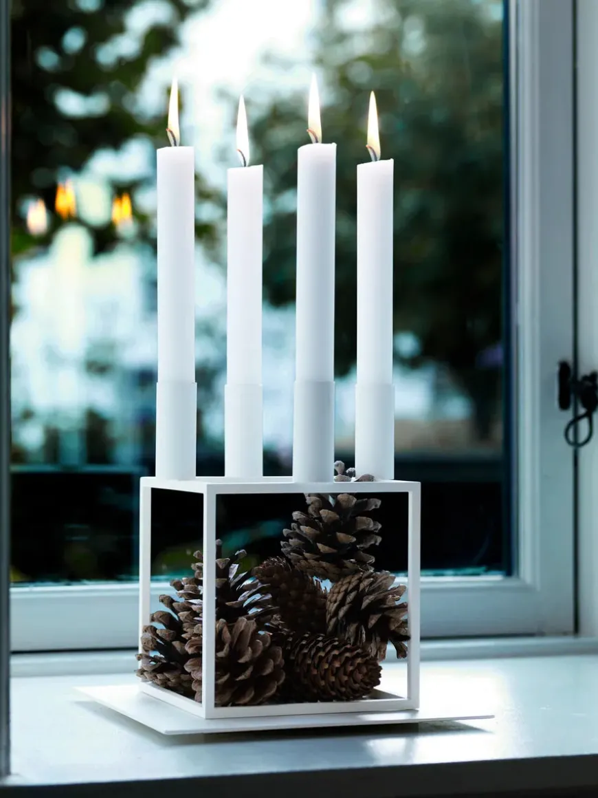 Kubus 4 Lysestage, hvid fra Audo Copenhagen