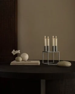 Kubus 4 Lysestage, ivory fra Audo Copenhagen