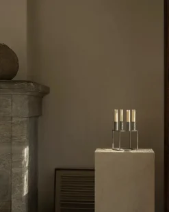 Kubus 4 Lysestage, ivory fra Audo Copenhagen