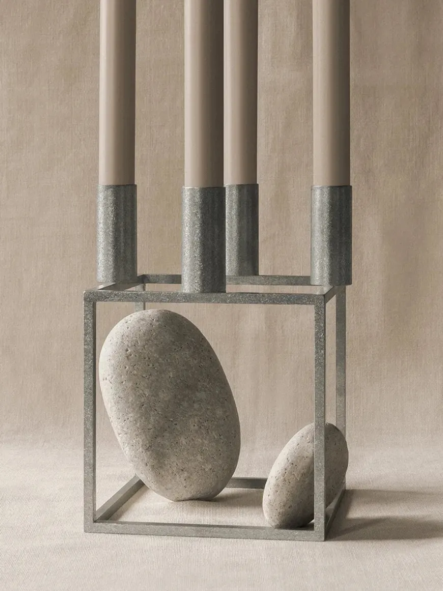 Kubus 4 Lysestage, olive fra Audo Copenhagen