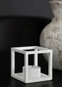 Kubus T Lysestage, hvid fra Audo Copenhagen