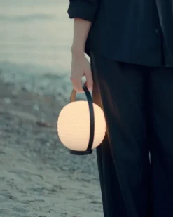 Lantern Portable Table Lamp fra New Works