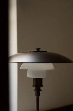 Limited Edition 2025 PH 3/2 Bordlampe fra Louis Poulsen