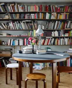 Limited Edition Stool 60, Mahogany Brown fra Artek