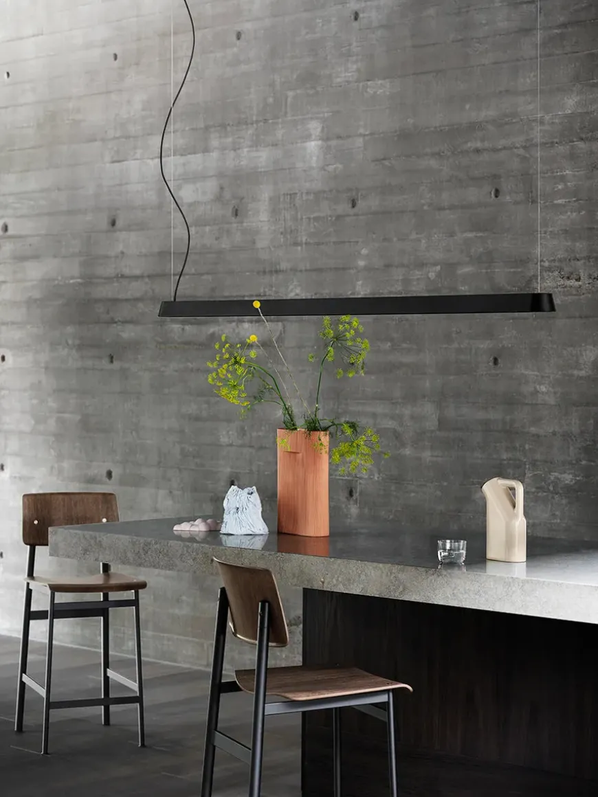 Linear Pendant Lamp 169,2 cm, black fra Muuto