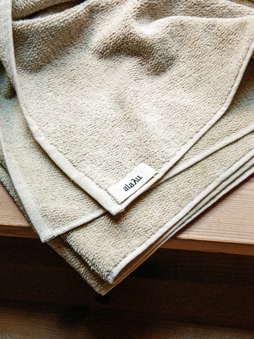 Linen Hand Towel, 50 x 90 cm fra Aiayu