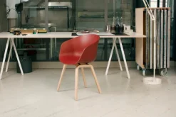 Loop Stand Table fra Hay