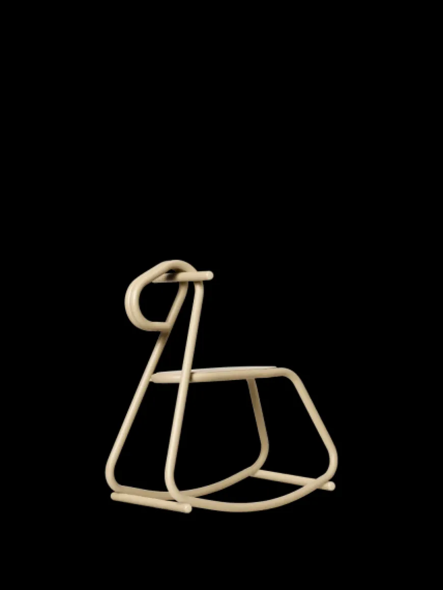 Lussi Rocking Horse – skulpturel gyngehest fra Ferm Living