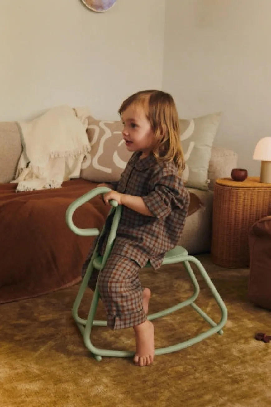 Lussi Rocking Horse – skulpturel gyngehest fra Ferm Living