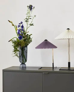 Matin Bordlampe, mirror plated base fra Hay