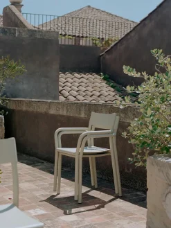 May Armchair, dark green fra New Works