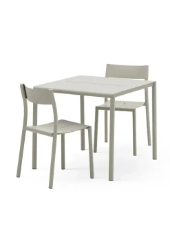 May sæt, 2 stole og bord 85x85 i dark green fra New Works