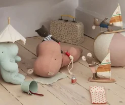 Medium Flodhest i støvet koral fra Maileg