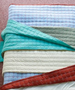 Mega Dot Sengetæppe fra Hay