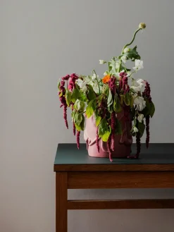 Michael Kvium Jam Vase, nostalgia rose fra raawii