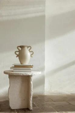 Mineral Sculptural Table fra Ferm Living