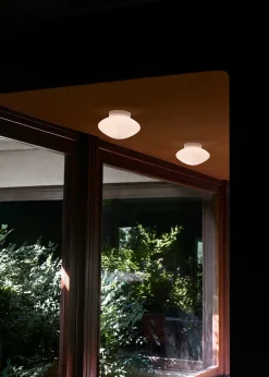 Mist AP22 væg- og loftlampe fra &Tradition