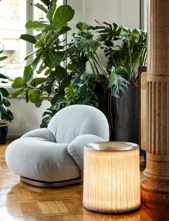 Model 597 Gulvlampe fra GUBI