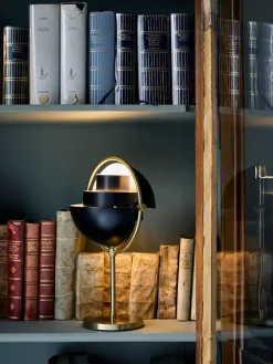 Multi-Lite Portable Bordlampe, krom/hvid fra GUBI