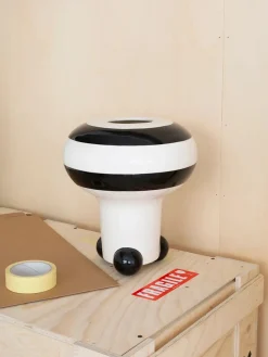 Mushroom Vase, yellow/blue fra raawii