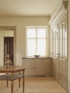 Nagel Lysestage, børstet messing fra STOFF Nagel