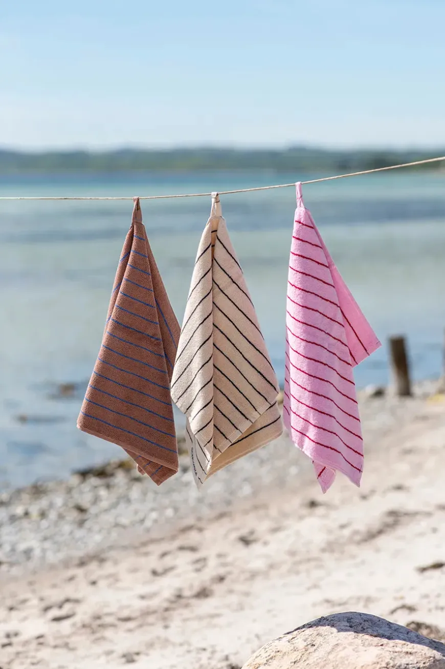 Naram towel - Baby pink & Ski patrol fra Bongusta