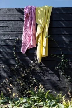 Naram towel - Sea foam & Deep teal fra Bongusta