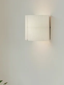 Nebra Wall Lamp fra New Works